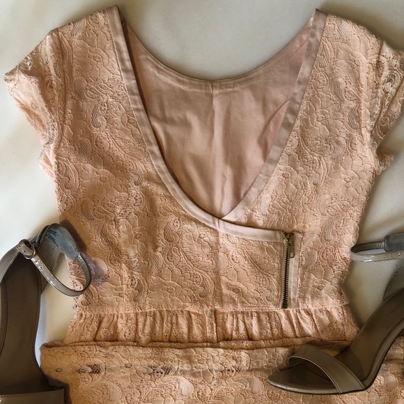 Short Peach lace dress - Picture 3 of 3